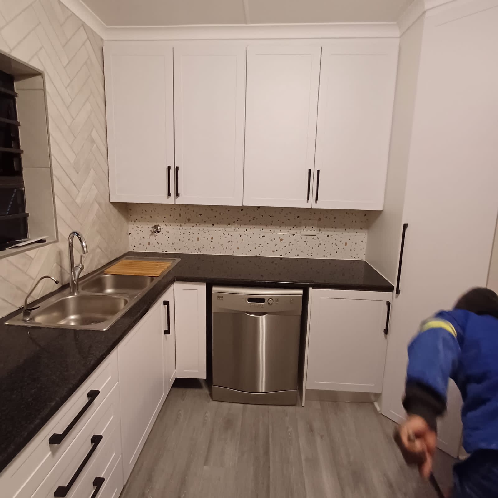 Ronnie Handyman Services | We do all handyman work installing cabinets . Repair existing cabinets. hanging, pictures drill curtains, painting, TV mounting.