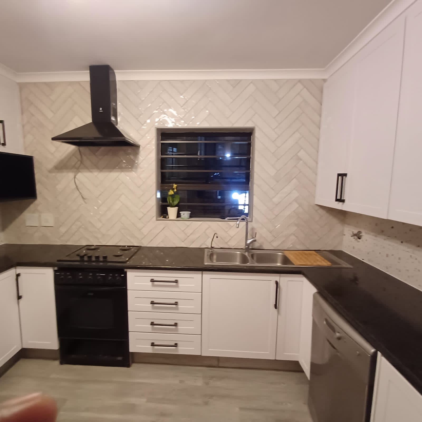 Ronnie Handyman Services | We do all handyman work installing cabinets . Repair existing cabinets. hanging, pictures drill curtains, painting, TV mounting.